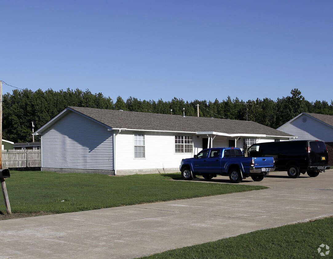 Primary Photo - 625 Glenlee Dr