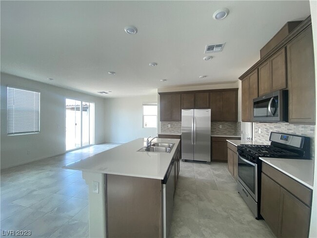 Building Photo - 5833 Holbeche St