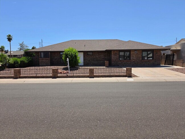 Foto del edificio - 1731 E Redfield Rd