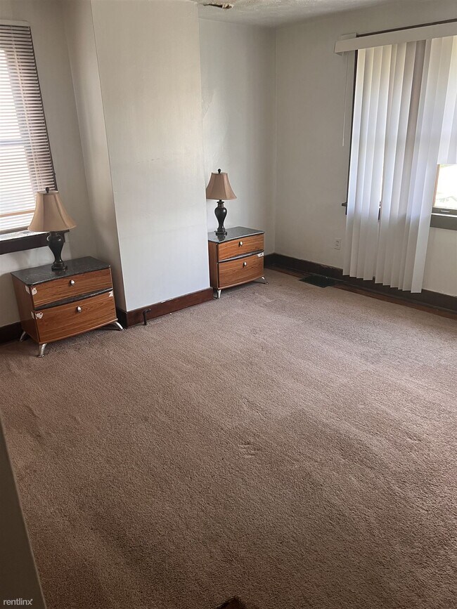 Building Photo - 2 br, 1 bath Duplex - 967 Davis Avenue