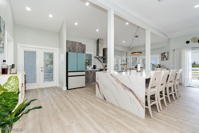 Building Photo - 10440 Yacht Basin Dr