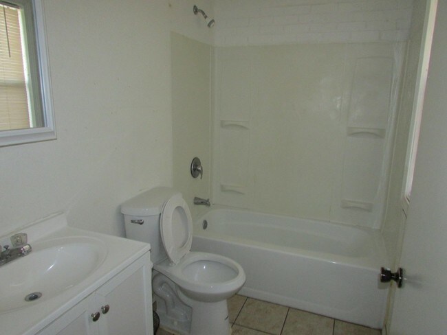 Foto del edificio - 3135 N Dixie Blvd