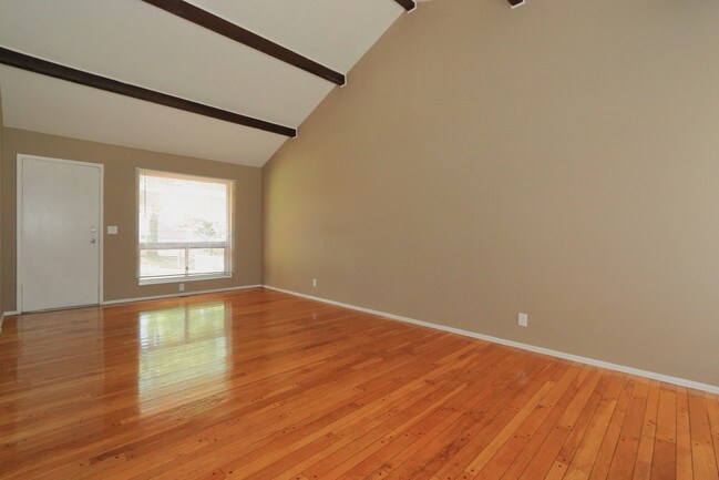 Building Photo - 3325 Greenway Chase Dr