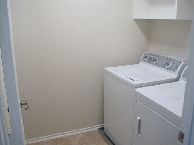 Foto del edificio - 24670 Folkstone Cir