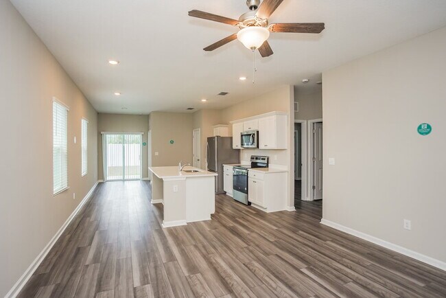 Building Photo - 924 Kelly Fern Lp
