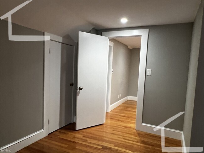 Building Photo - 4 br, 3 bath House - 152 Winchester St Apt...