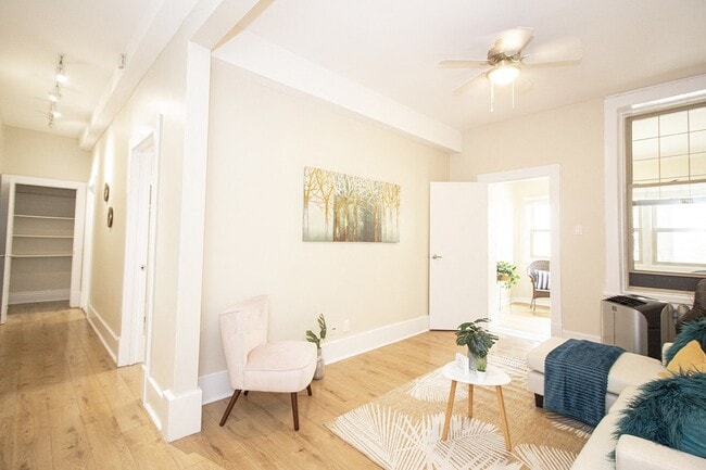 Photo du bâtiment - 105 Clarke Apartment