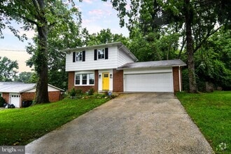 Building Photo - 11004 Tyrone Dr