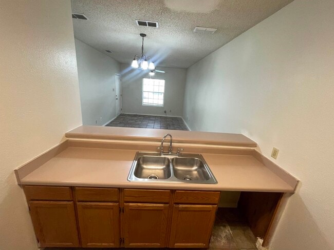 Building Photo - 511 Shiloh Dr