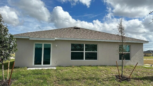 Building Photo - 3530 NE 21st Ave