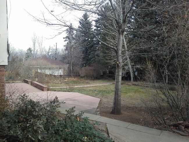 Building Photo - 722 7th St