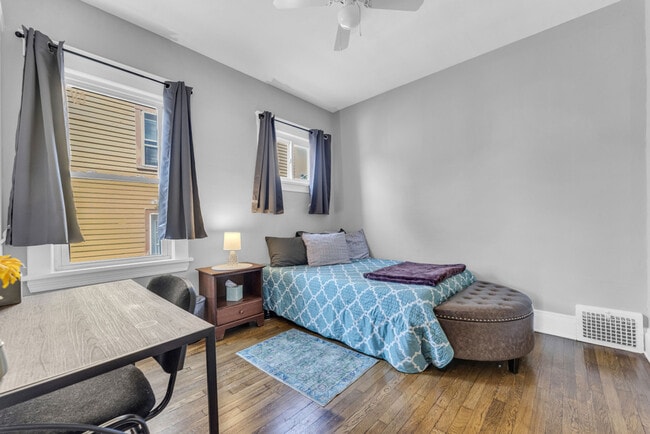 Foto del edificio - 10617 Bernard Ave