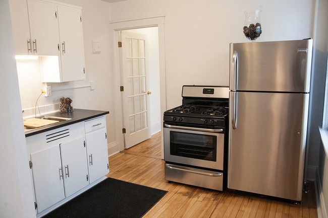 Kitchen - 954 89th Ave W