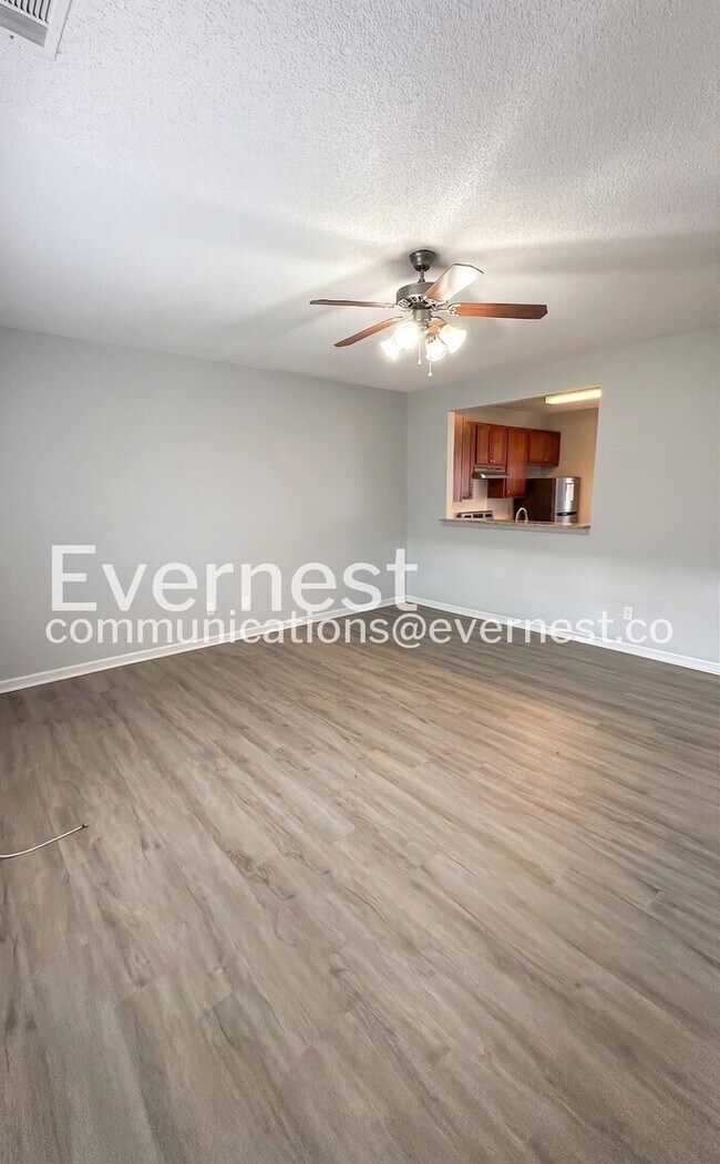 Foto del edificio - 8610 Thomas Ln