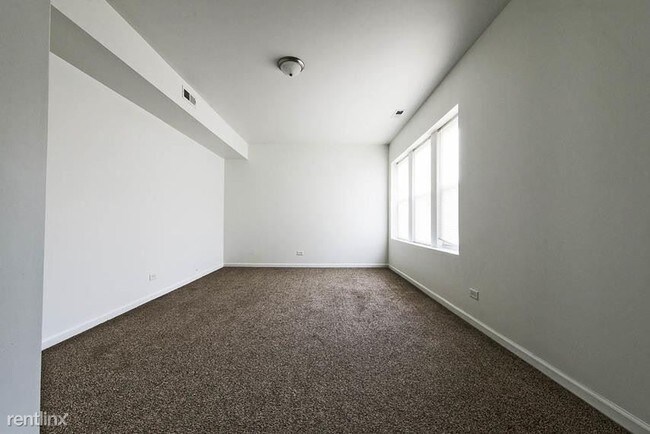 Building Photo - 1117 N Lawler Ave