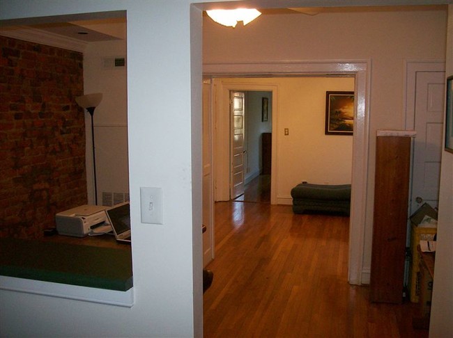 Building Photo - 2709 W Cary St