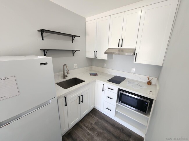 Building Photo - 5870 Estelle St