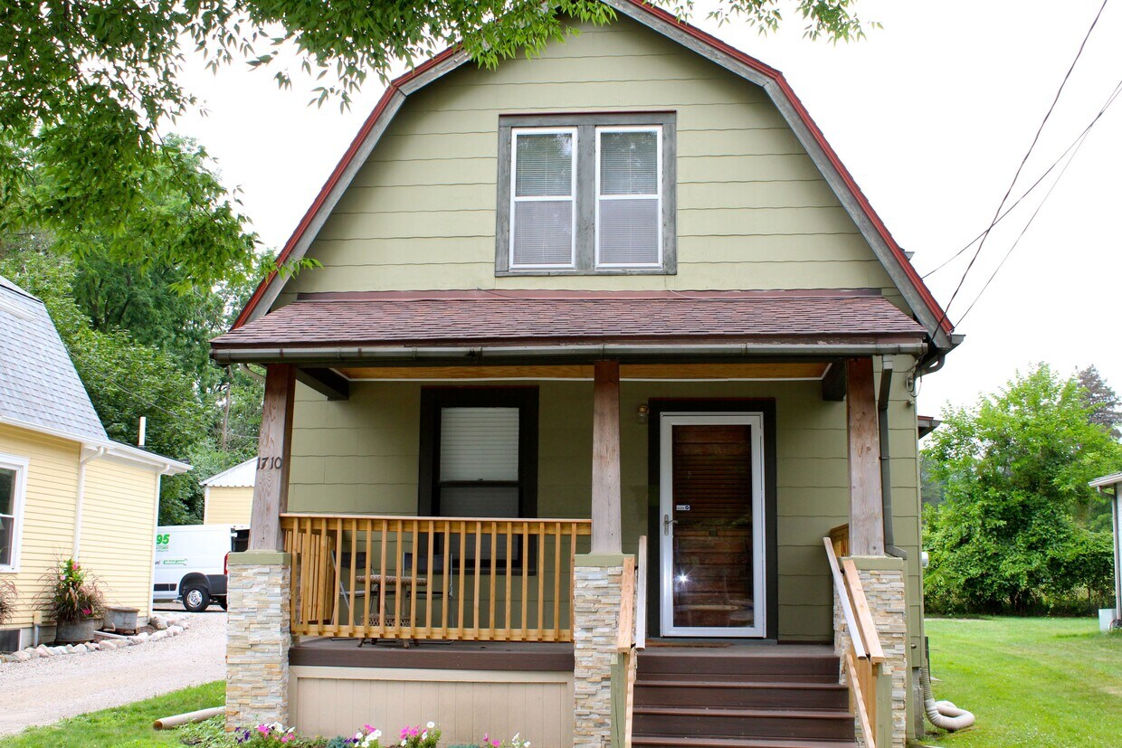 Vista frontal - 1710 S State St