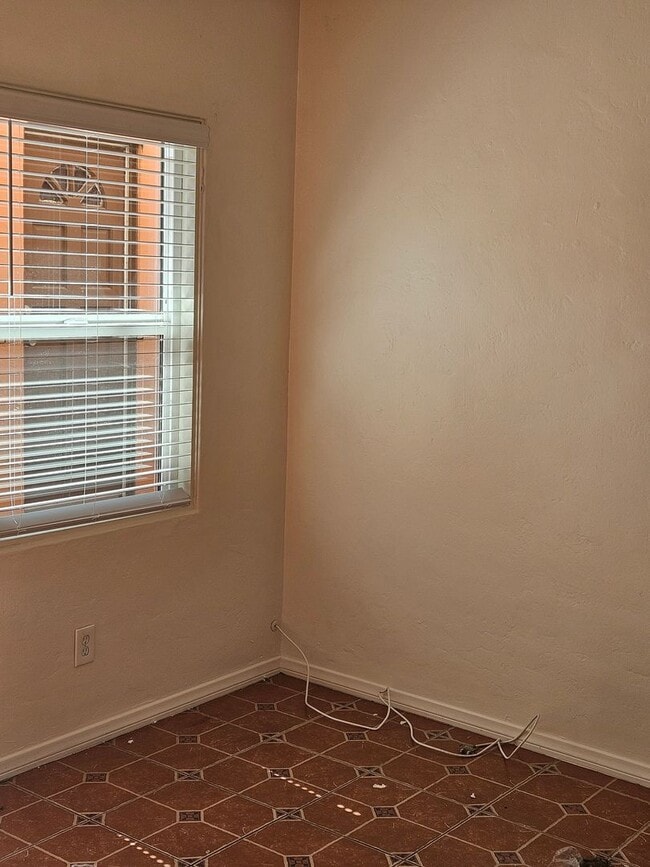 Foto del edificio - Cute 1BR in Golden Hill with $595.00 MOVE_...