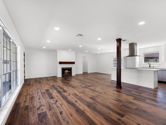 Foto del edificio - 5255 Stillbrooke Dr