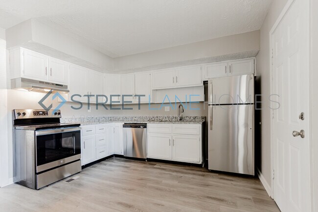 Building Photo - REDUCED!