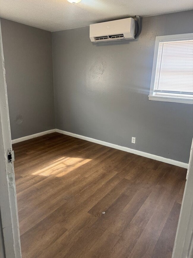 Foto del edificio - 611 N Mirror St