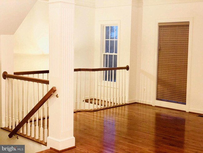 Building Photo - 9135 Silvershadow Ct