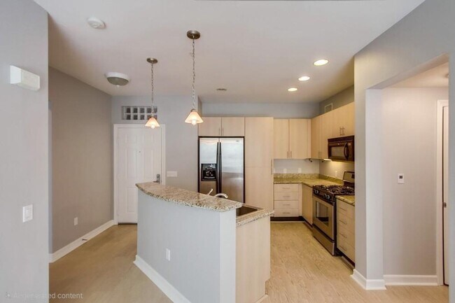 Foto del edificio - Beautiful & Spacious 2BD/2BA Condo - Central A/C & Heat, Washer/Dryer - Underground Parking - Gat...