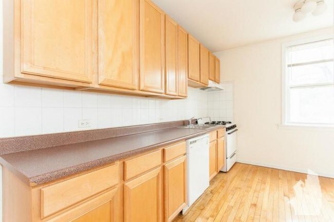 Foto del edificio - 2 bedroom in Chicago IL 60657