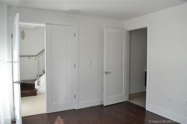 Foto del edificio - 3330 NW 91st Ave