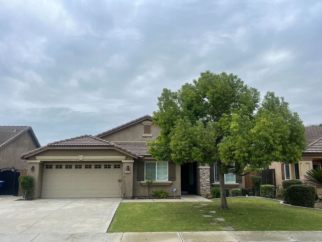 Foto principal - NW Beautiful Home For Rent