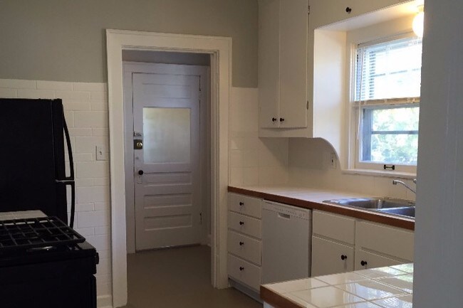 Fotografía del edificio - 5020 Virginia Ave