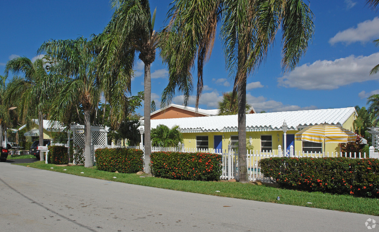 Building Photo - Bahama Beach Club