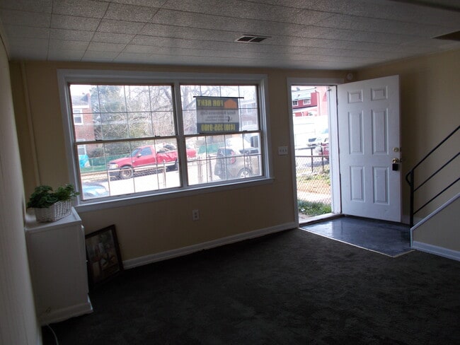 Building Photo - 2818 Eastshire Dr