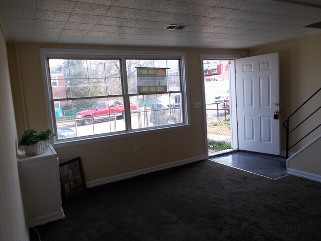 Foto del edificio - 2818 Eastshire Dr