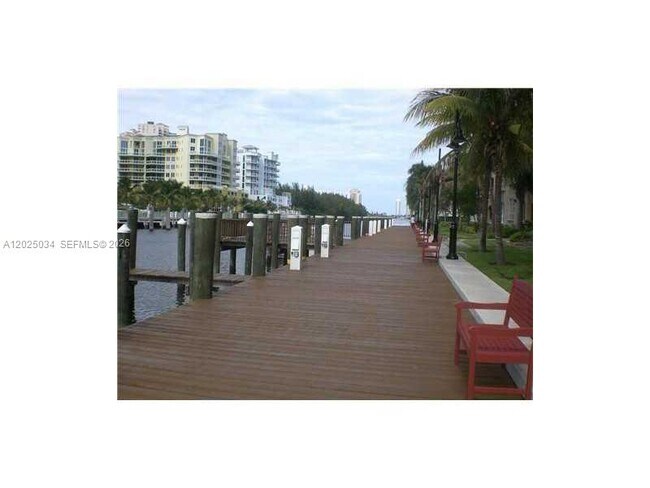 Foto del edificio - 3001 NE 185th St