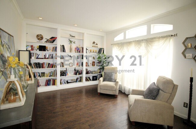 Building Photo - Well-Maintained 2-Story 5/4/3 Beauty in Ke...