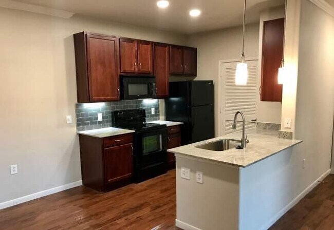 Building Photo - 2 bedroom in Pearland TX 77584