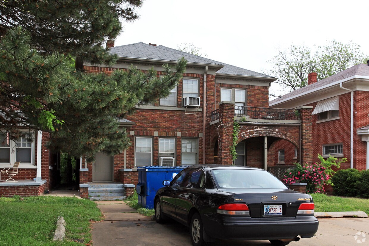 Building Photo - Lincoln Terrace 5-Plex
