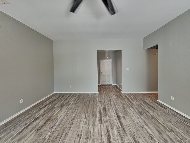Foto del edificio - 516 E Oak St