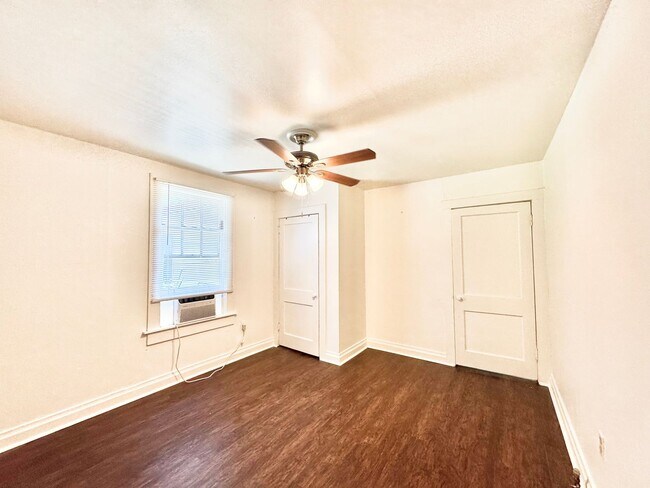 Building Photo - 1 Bedroom Duplex In Capital Heights