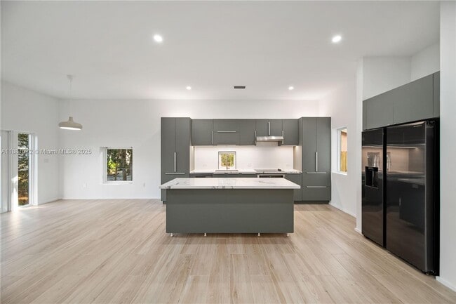 Foto del edificio - 3437 NW 9th Ct