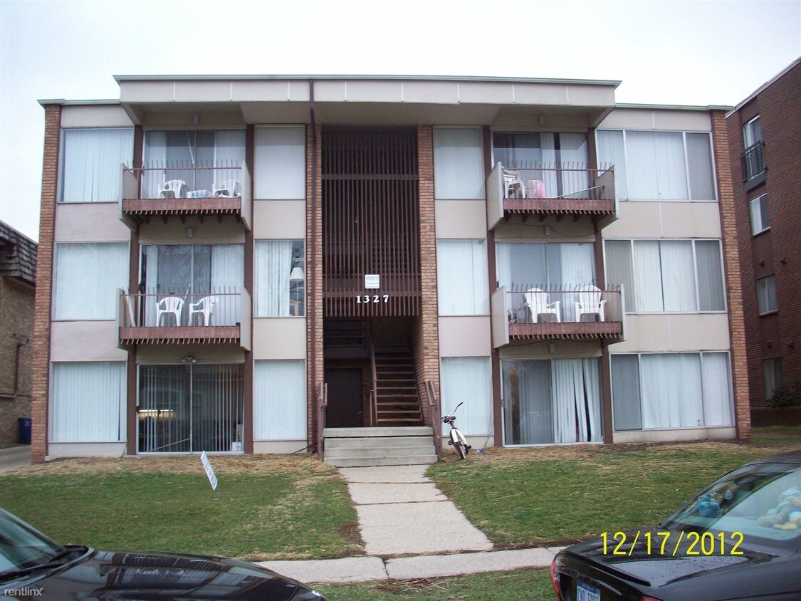 Building Photo - 2 br, 1 bath  - 1327 Wilmot St Apt #5