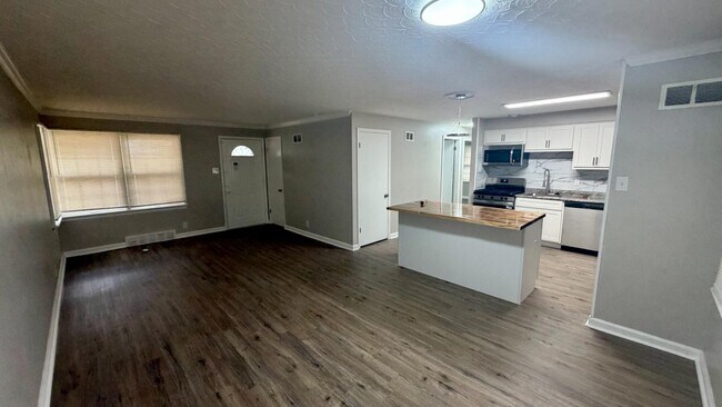 Foto del edificio - 1430 Golden Dr