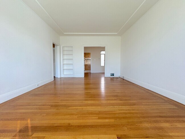 Foto del edificio - Marina: Bright Top Floor 1 Bed 1 Bath with...