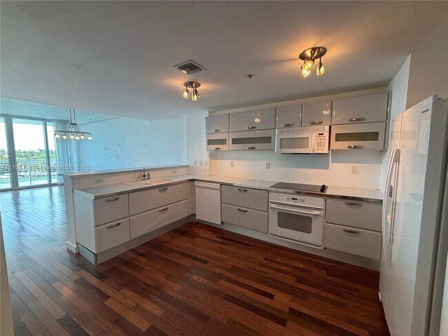 Building Photo - 6580 Indian Creek Dr