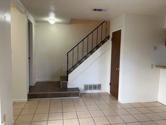 Foto del edificio - 1204 Covey Ln