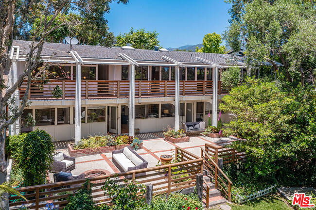 Building Photo - 28818 Selfridge Dr
