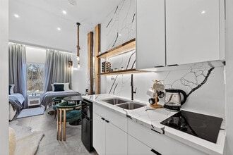 Building Photo - 443 Clove Rd