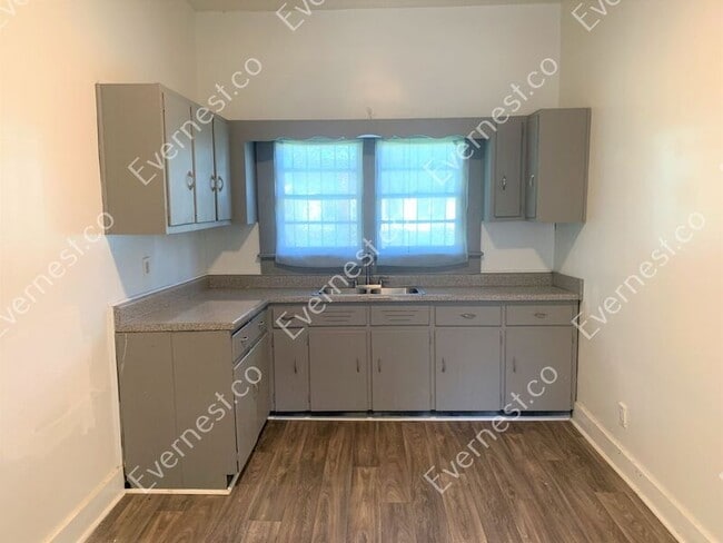 Building Photo - 220 63rd St S